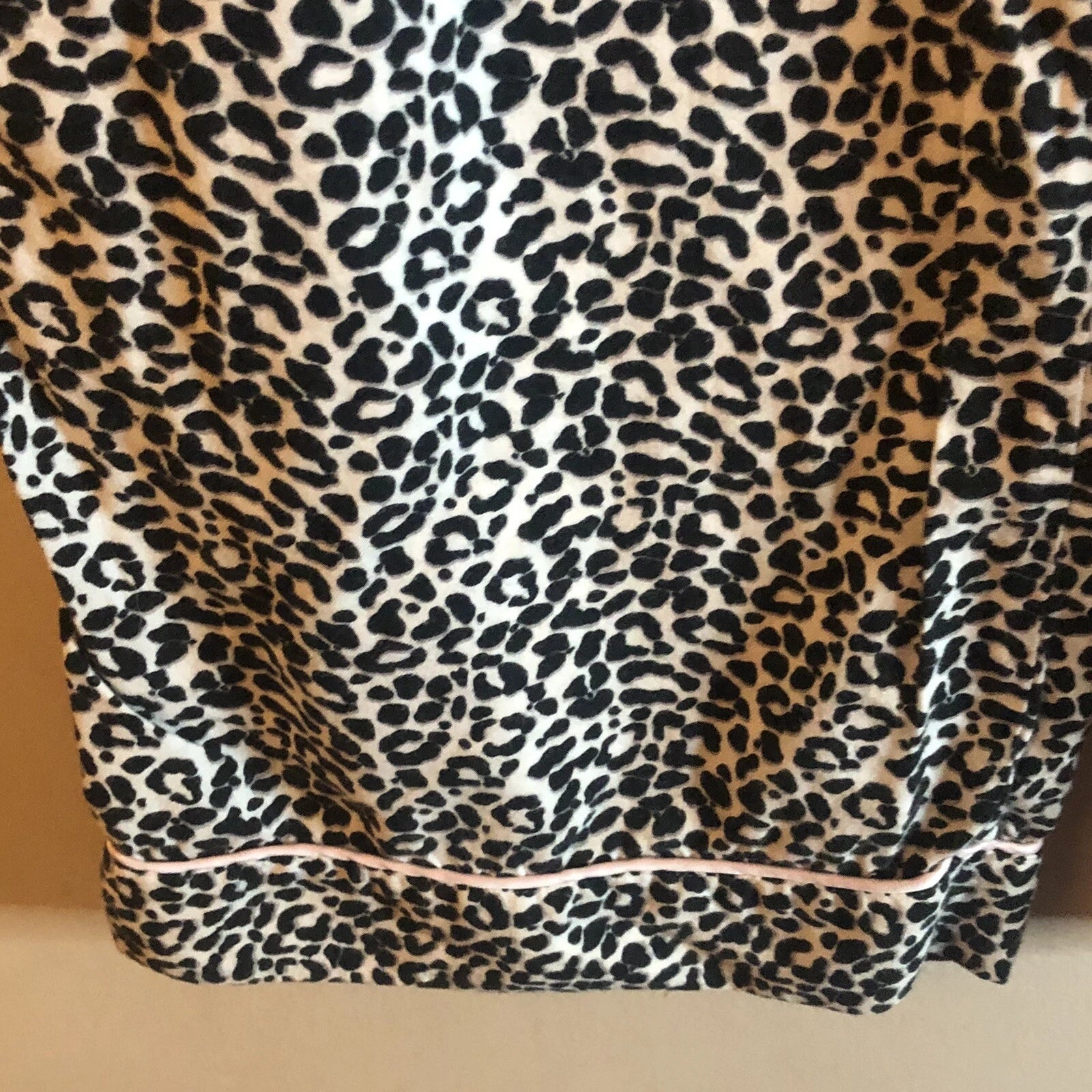Victoria's Secret Women's 2 Piece Pajamas Leopard Print Black White Sz M.