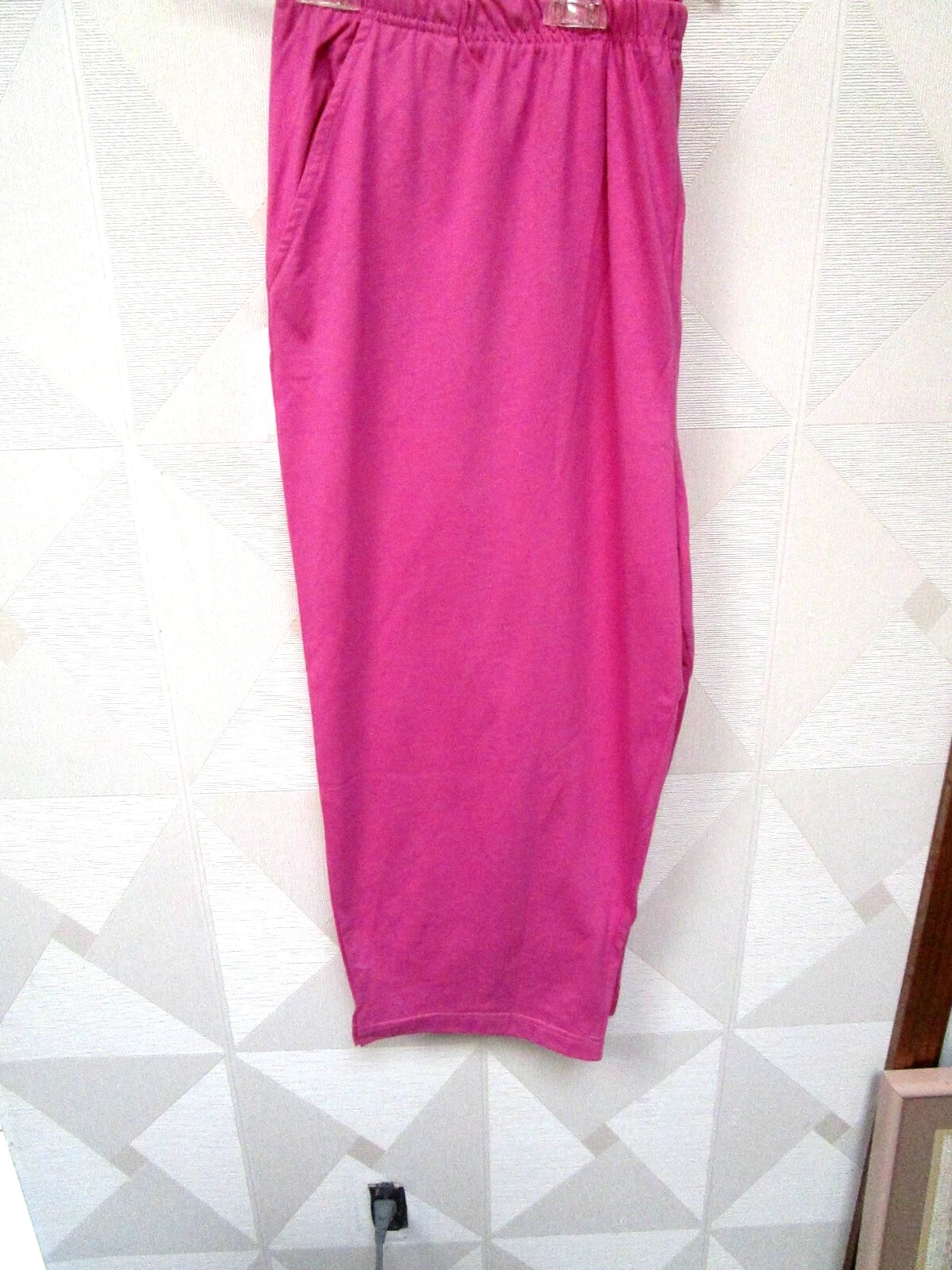 BLAIR-WHITE/PINK-SHORT  SLEEVE-ROUND  NECK-CAPRI PAJAMAS-SIZE-3X-NWT