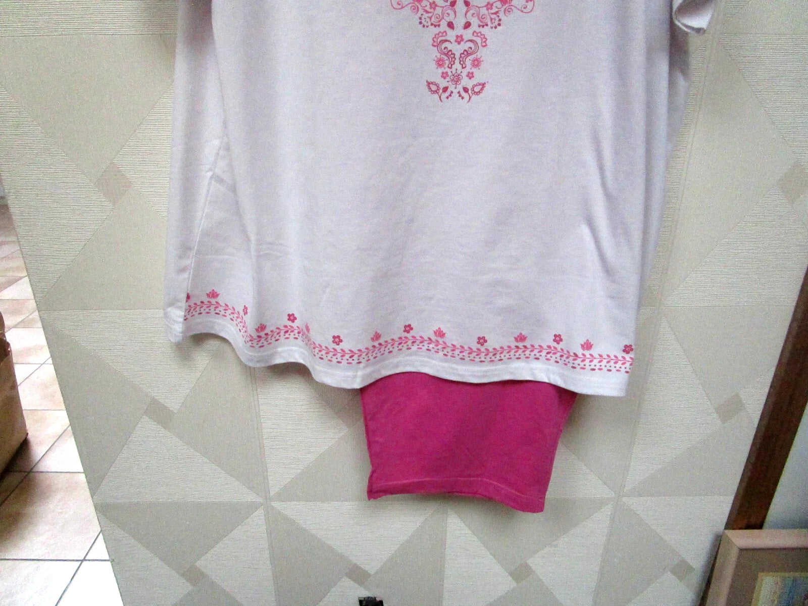 BLAIR-WHITE/PINK-SHORT  SLEEVE-ROUND  NECK-CAPRI PAJAMAS-SIZE-3X-NWT