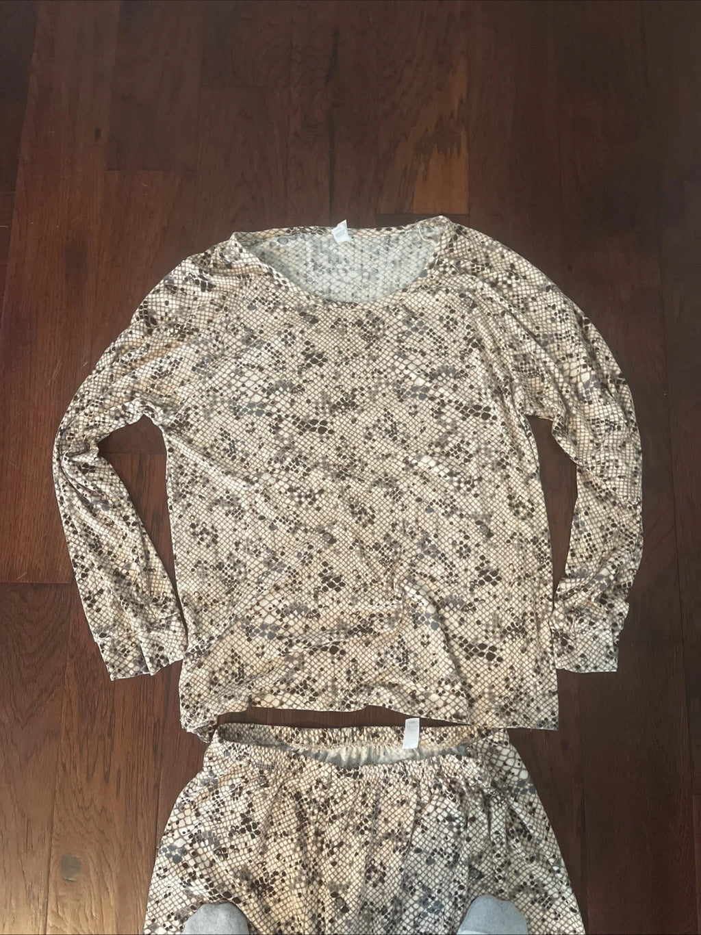 Flora Nikrooz Large Pajama Set Brown Print Long Sleeve Lindsey Pants Soft Knot