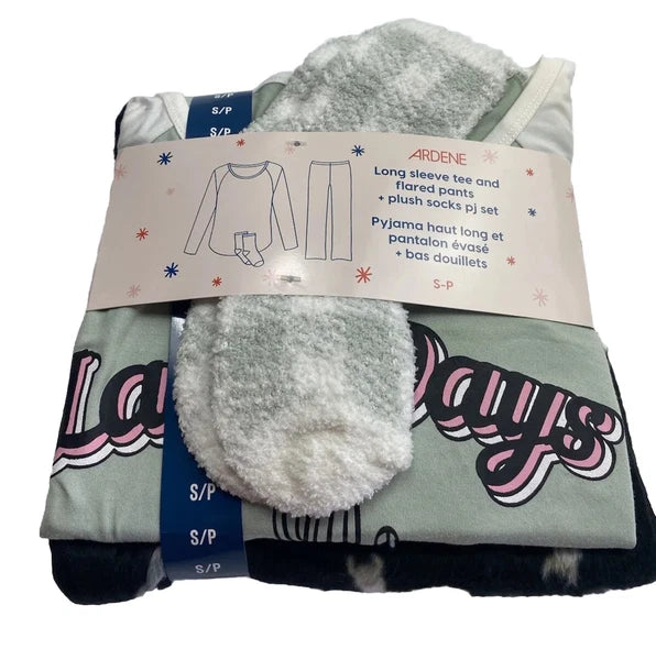 Long Sleeved pj set Womens Small Pyjamas Set With Socks Brand New.
