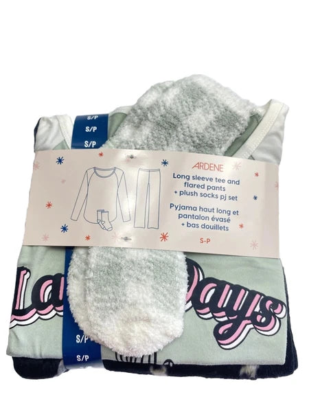 Long Sleeved pj set Womens Small Pyjamas Set With Socks Brand New.