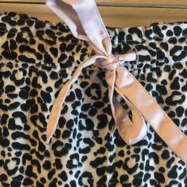 Victoria's Secret Women's 2 Piece Pajamas Leopard Print Black White Sz M.