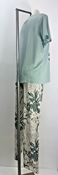 Ladies New Ex In The Style Super Soft Pyjamas  Size  8/10 to 32/34