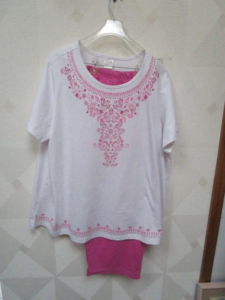BLAIR-WHITE/PINK-SHORT  SLEEVE-ROUND  NECK-CAPRI PAJAMAS-SIZE-3X-NWT